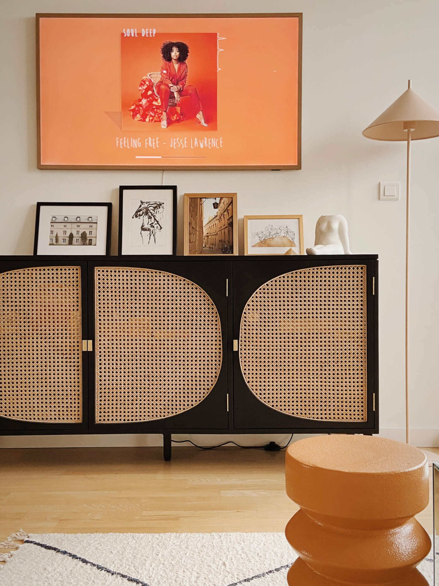 A JAPANDI-INSPIRED APARTMENT WITH AN ARTISTIC SOUL Tezza 6904