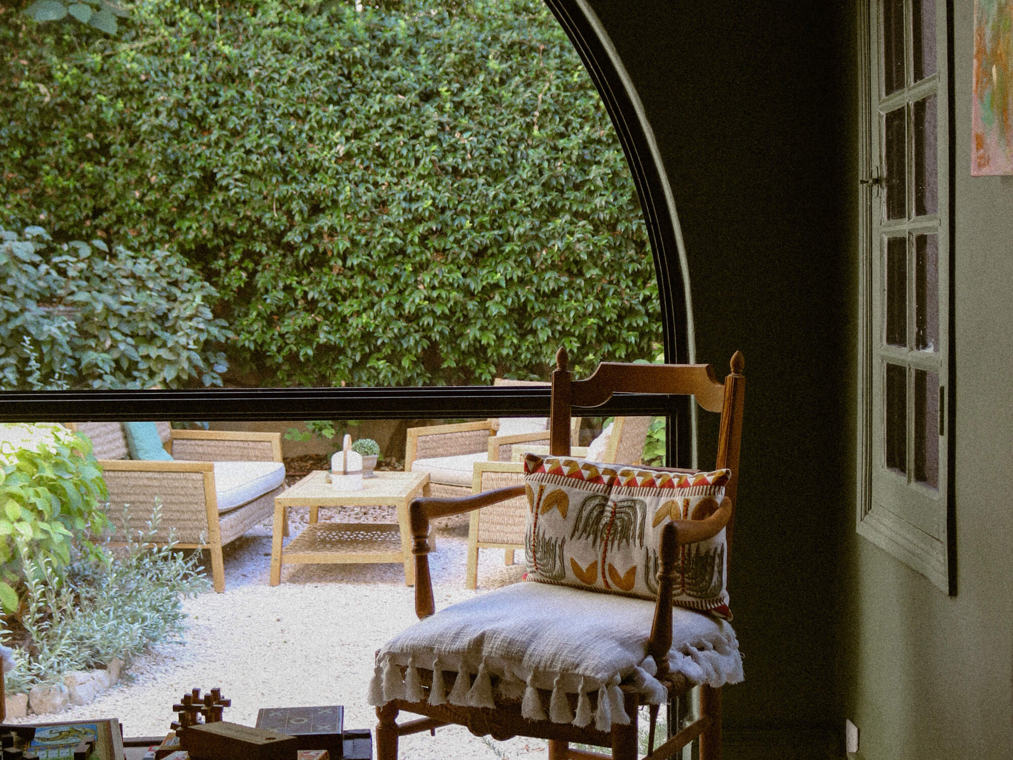 WHAT DO PROVENCE, WINE, AND ADELE “ON TAP” HAVE IN COMMON? INTERIORS IMG 9040 1